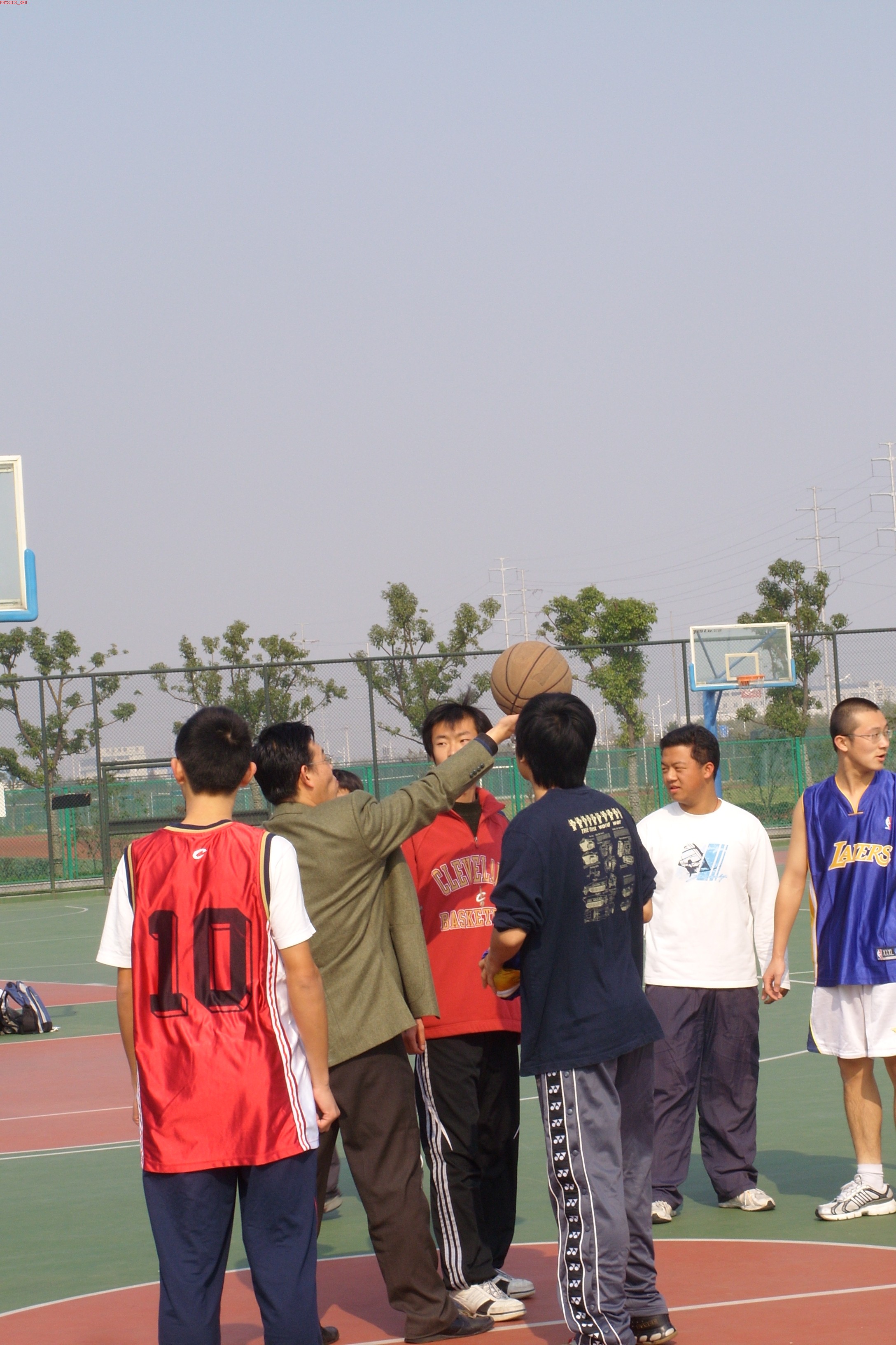 球迷翘首以待，新赛季篮球职业联赛开幕在即